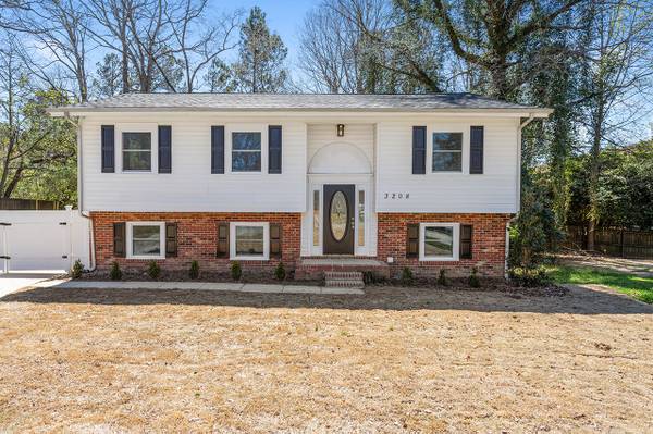 $389,900 / 4hab - 1904ft2 - ¡HERMOSA casa en sótano con ubicación en cul-de-sac! (Raleigh)63685979213315120