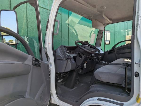 2016 Isuzu NPR 14FT - Photo 9