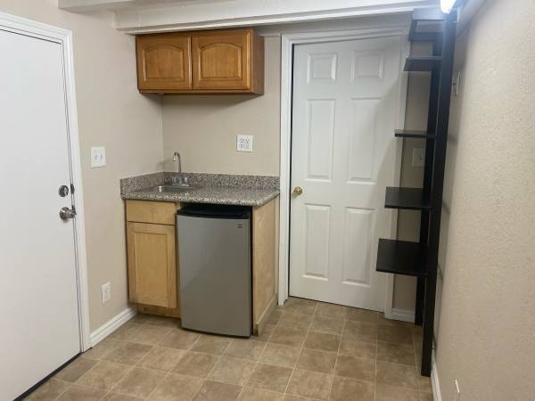$950 SE RENTA  STUDIO  EN RICHMOND (richmond / point / annex)63868153592835121