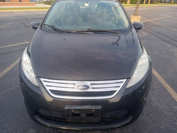 Ford Fiesta 2014, transmisión manual de 5 velocidades, pocos kilómetros - $3.500 (Schererville)63469627275267122