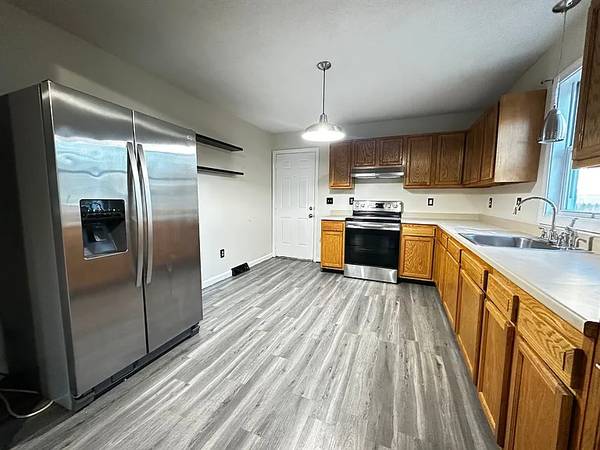 $1,400 / 3br - 1000ft2 - Stop By And View In Springfield (01109)64016883742337123