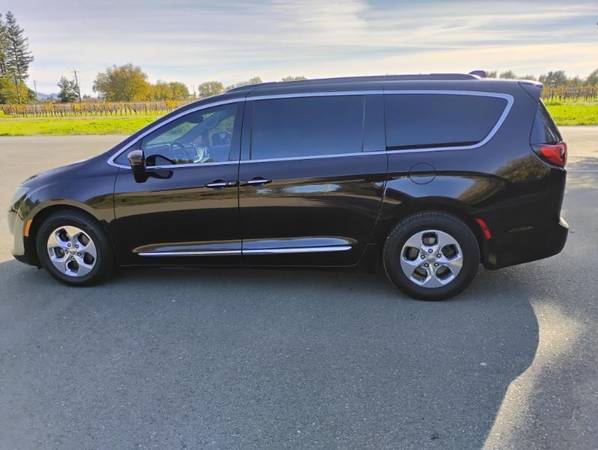 2017 Chrysler Pacifica 1