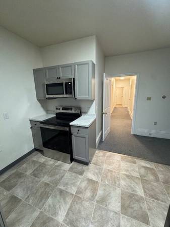 $2,380 / 3br - 1300ft2 - Downtown St. Albans 3 Bedroom Apartment for Rent (St. Albans City)63784639490819122