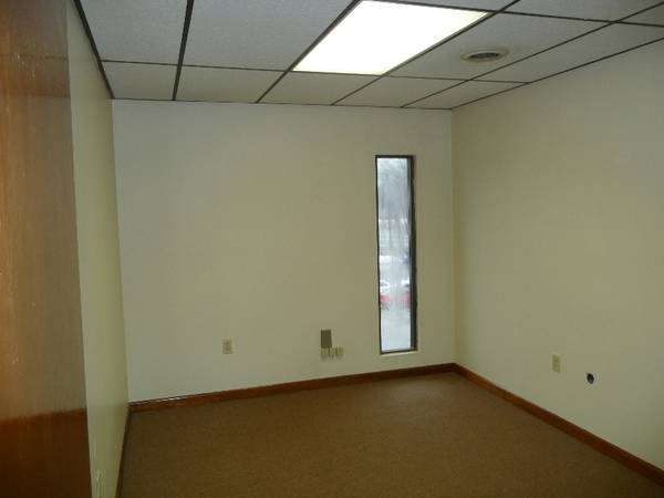 $2,400 / 1500ft2 - Foxboro, $2400/mo, office suite, 7 discrete offices (40 Mechanic St., Foxboro)63655287511427123
