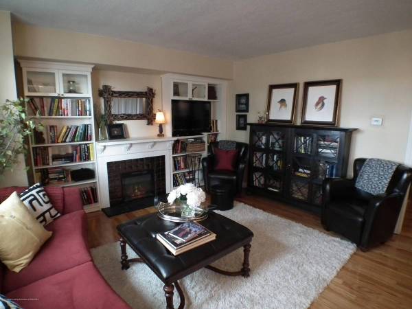 $1,300 / 1br - 602ft2 - Completely remodeled 1-bath / 1-bed condo between Frandor and Campus. (East Lansing, MI)64196990608898122