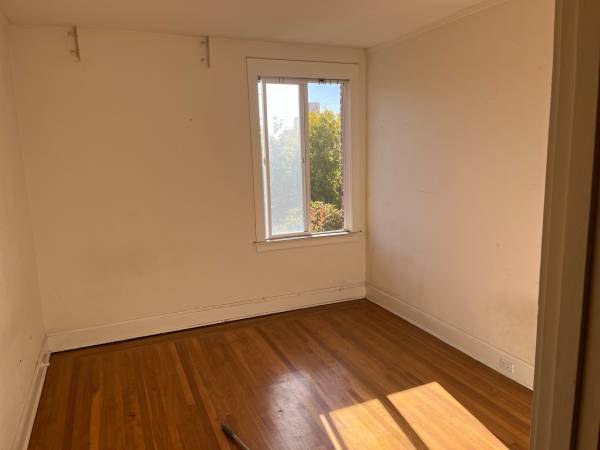 $1,300 / 2br - Charming & spacious 2Bd/bath.Corner of Shattuck & Dwight (berkeley)63847021611267121