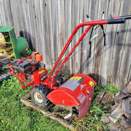 Troy bilt econo horse tiller 1