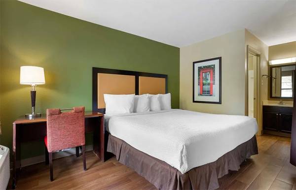 Microwave, Tile and Wood-style Laminate Flooring, Complimentary WiFi 1