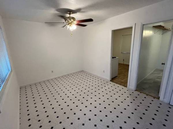 "STUDIO" APARTMENT. All Utilites included.... Close to Freeway 99 1