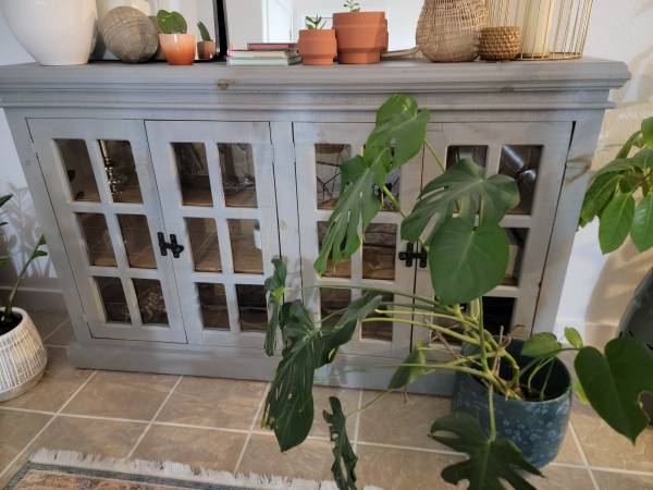 Beautiful light blue display cabinet with 4 doors 1