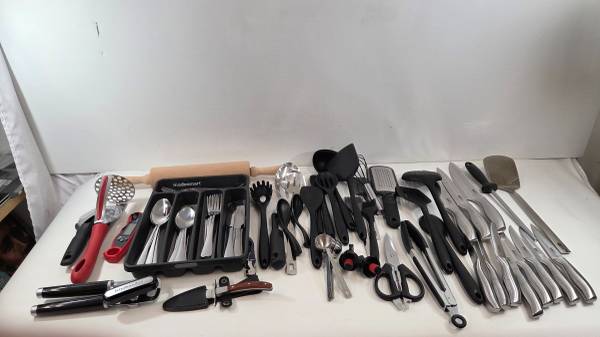 Huge Kitchen Ware LOT - Cutlery Knives Spoons & more 1
