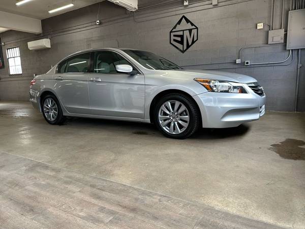 2012 Honda Accord EX-L de cuero, totalmente equipado - $7,490 (Elevated Motors)63471970519553123