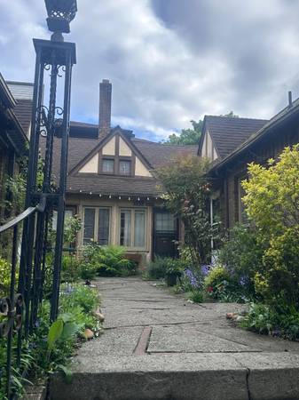 $1,400 / 400ft2 - Estudio de cabaña en esquina en Capitol Hill (Seattle)63659549461633121