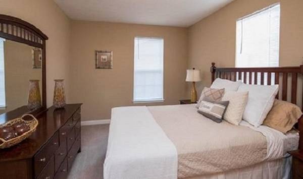 Bright Clean Private Room Furnished With Bathroom 1