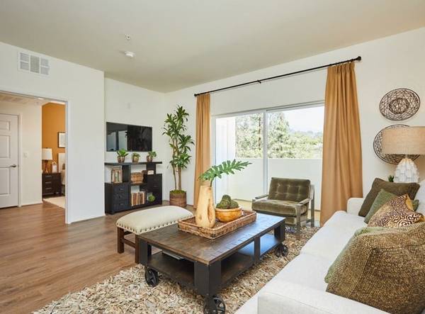 Private Event Lounge with Kitchenette, Dog Parks, 2 BD 1