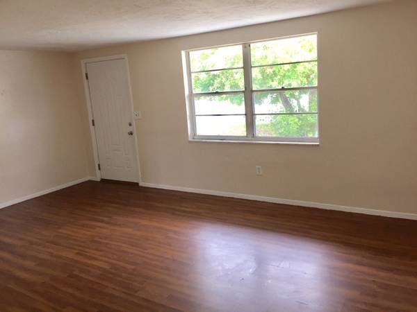 $1,695 / 3br - ¡Ubicación conveniente! ¡Casa de 3 dormitorios/2 baños en Port Richey! ¡SIN CUOTA DE SOLICITUD! (Port Richey)63991228164610122