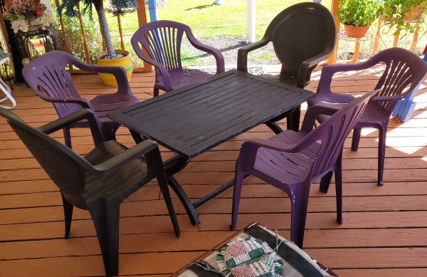 Outdoor table with 6 chairs 1