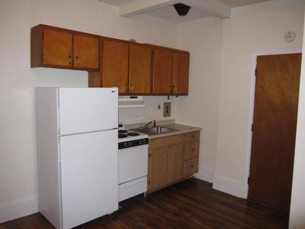 $1,650 11/1 Coolidge Corner Studio--HT/HW Incl-Full Kitchen Big Room No Fee (Coolidge Corner)63863244238339121