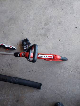 Black & Decker 20 Volt yard equipment/Craftsmen 20 volt Blower W/ Bat 1