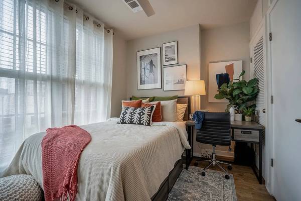 $1,250 / 1br - 500ft2 - Summit Place64015947494785124