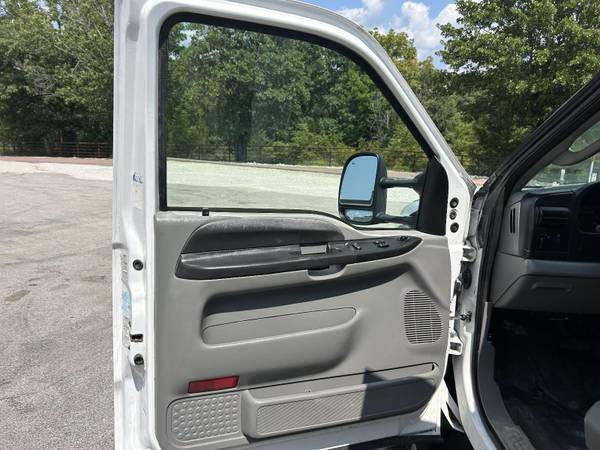 2005 Ford F550 Dually 6.8L - Photo 10