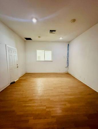 $2,750 / 2500ft2 - 🔥 Unique 2,500 SF Fully A/C Industrial Suite. (Palm Springs)63758278519809121