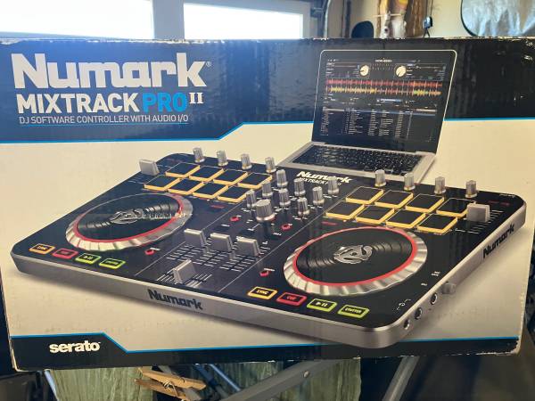 Nuwmark  mixtrack pro Dj controller 1