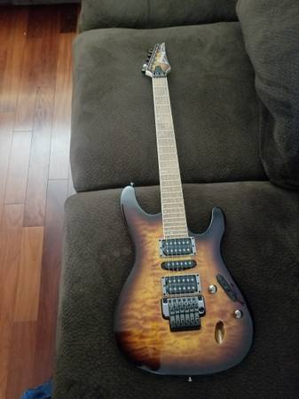 2 guitars Ibanez S670QM & PRS SE Holcomb, both or separate 1