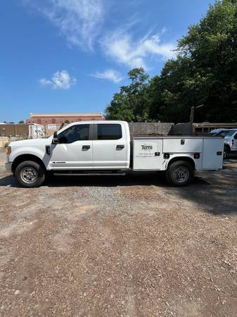 Cuerpo de servicio para camión utilitario F350 2017, motor diésel Power Stroke, 4x4, 4 puertas - $26,500 (Fairfax)636162897939211219