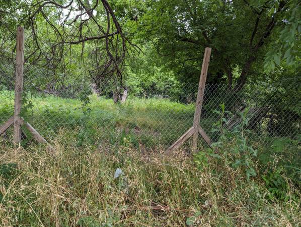 $1 / 12000ft2 - Commercial lot for rent (San Antonio)64148847151745121