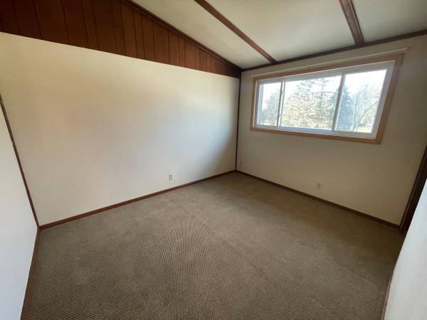 $775 / 2br - 650ft2 - 750 Harding St. #1 - Available October 2025 (Chippewa Falls, WI)63845959514115122