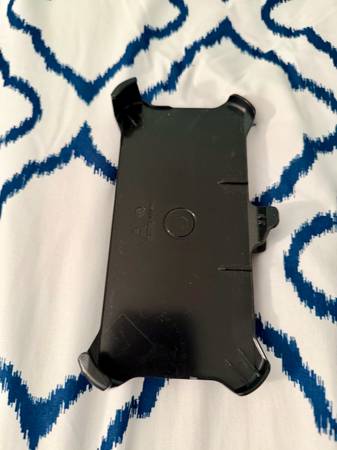 Otterbox Defender iPhone 16 Pro Holster 1