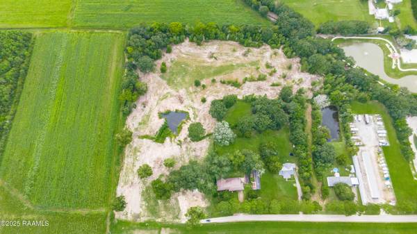 $650,000 / 13459ft2 - Live Where Everyone Wants to Be – Youngsville’s Prime Spot! (Youngsville)63857516682753124