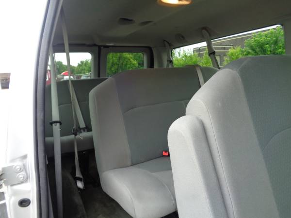 2011 Ford E-350 XLT 12-PASSENGER - Photo 8