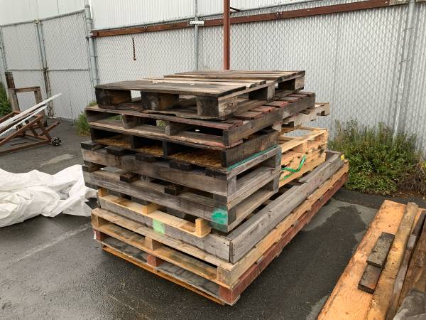 free stack of pallets 1