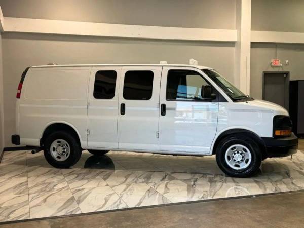 2015 Chevrolet Express - Photo 4