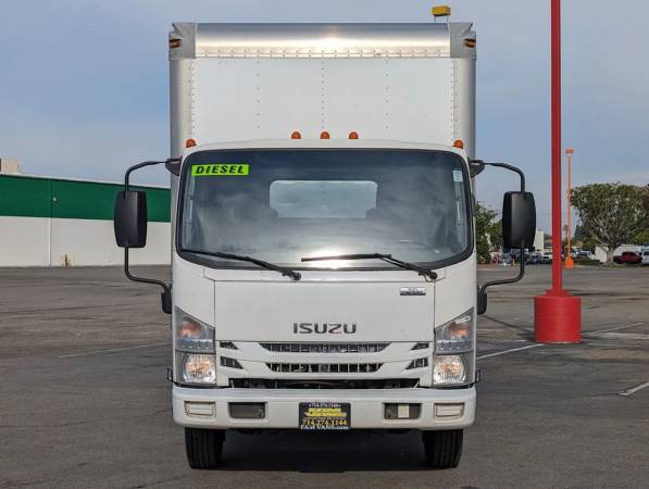 2017 Isuzu NRR 16FT - Photo 2