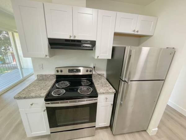 $1,725 / 3br - 800ft2 - ¡Obtén $300 de descuento! Electrodomésticos de acero inoxidable y lavandería en la unidad! (Aloha)63841709376387123