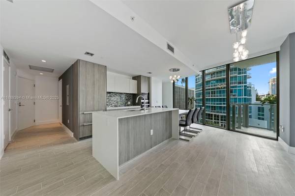 $4,600 / 2br - magnificent balcony the perfect place to relax (2900 NE 7th Ave)64051006399618123