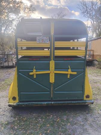 2 horse trailer used 1