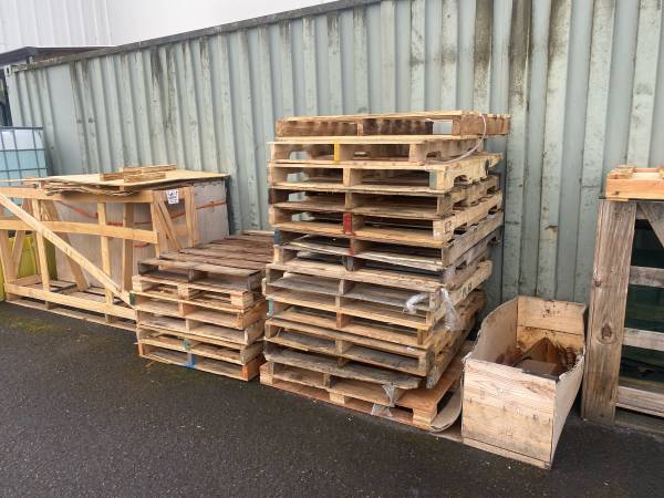 FREE pallets in coburg 1