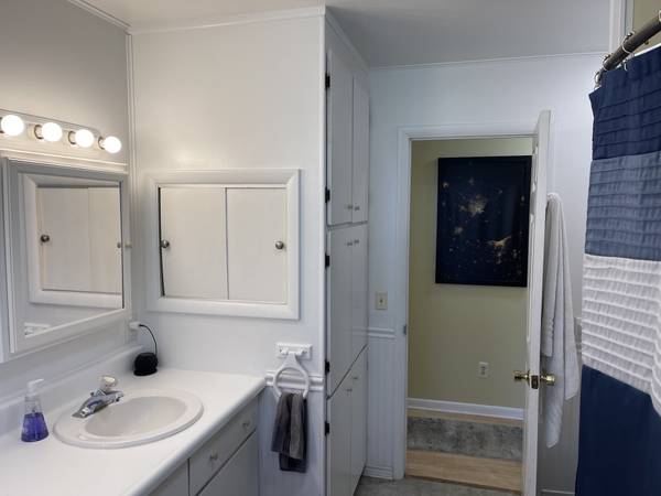 $1,650 / 2br - 1304ft2 - 2 Bedroom 1 Bath Grass Lake Home with Lakeview and Garage (Grass Lake)63952521108611124