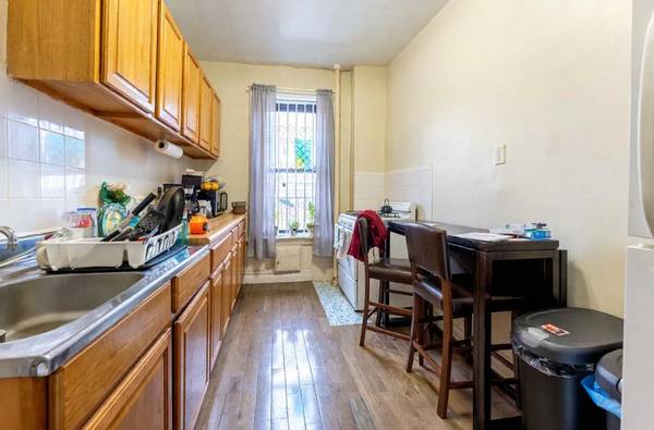 $1,899 / 1br - 🌟 Spacious 1BR w/ Hardwood Floors & Ample Natural Light63689752423555121