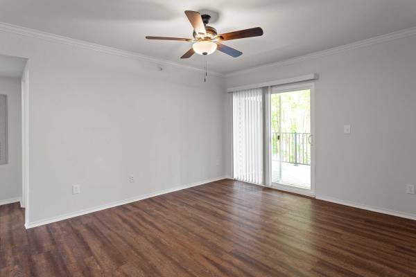 $2,468 / 1br - 788ft2 - 1BD 1BA, Piso laminado de vinilo, ¡Ubicado en Fairfax! (4201 Jefferson Oaks Cir, Fairfax, VA)63896033358082121