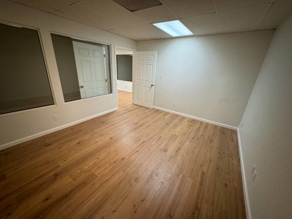 $695 / 630ft2 - OFICINA MULTIFUNCIÓN PROFESIONAL/ALMACENAMIENTO/VENTA AL POR MENOR (43RD AVE & PEORIA)63623923034115123