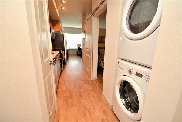 $1,550 / 1br - City Outside. Tranquility Inside. Enjoy Both Here @ AnnDeLee! (NE Portland, Hollywood, Grant Park)64038883329666122