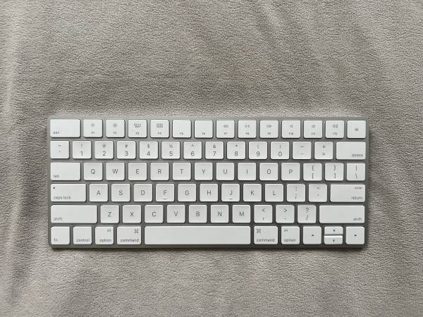 Apple Magic Keyboard Bluetooth 1