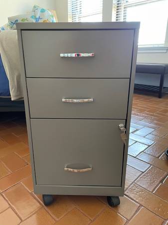 metal 3 drawer locking file cabinet 1