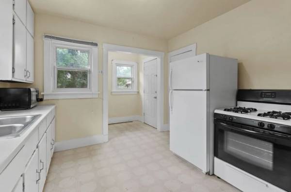 $1,450 / 2br - 952ft2 - Super cute 2 bed 1 bath w/basement (Colorado Springs)63686832515585123