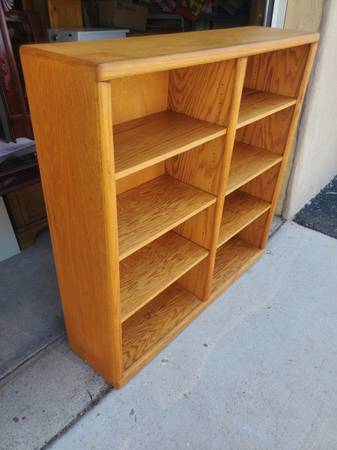 Short wide bookcase 1